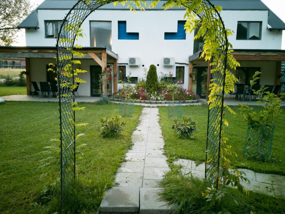Cedar Crest Aparthotel Rîşnov Eksteriør bilde