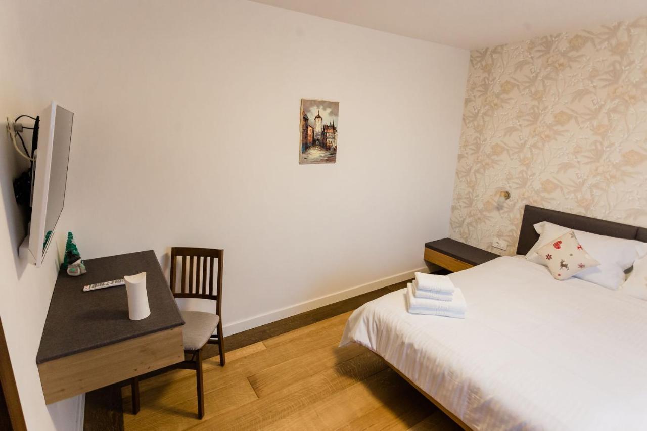 Cedar Crest Aparthotel Rîşnov Eksteriør bilde