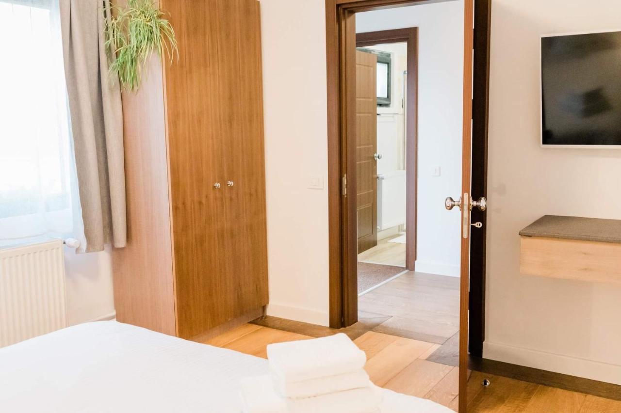 Cedar Crest Aparthotel Rîşnov Eksteriør bilde